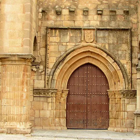 Apartamentos La Machacona Plaza De Santiago Lägenhet Caces